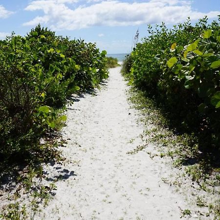 Gulf Breeze Cottages サニベル エクステリア 写真