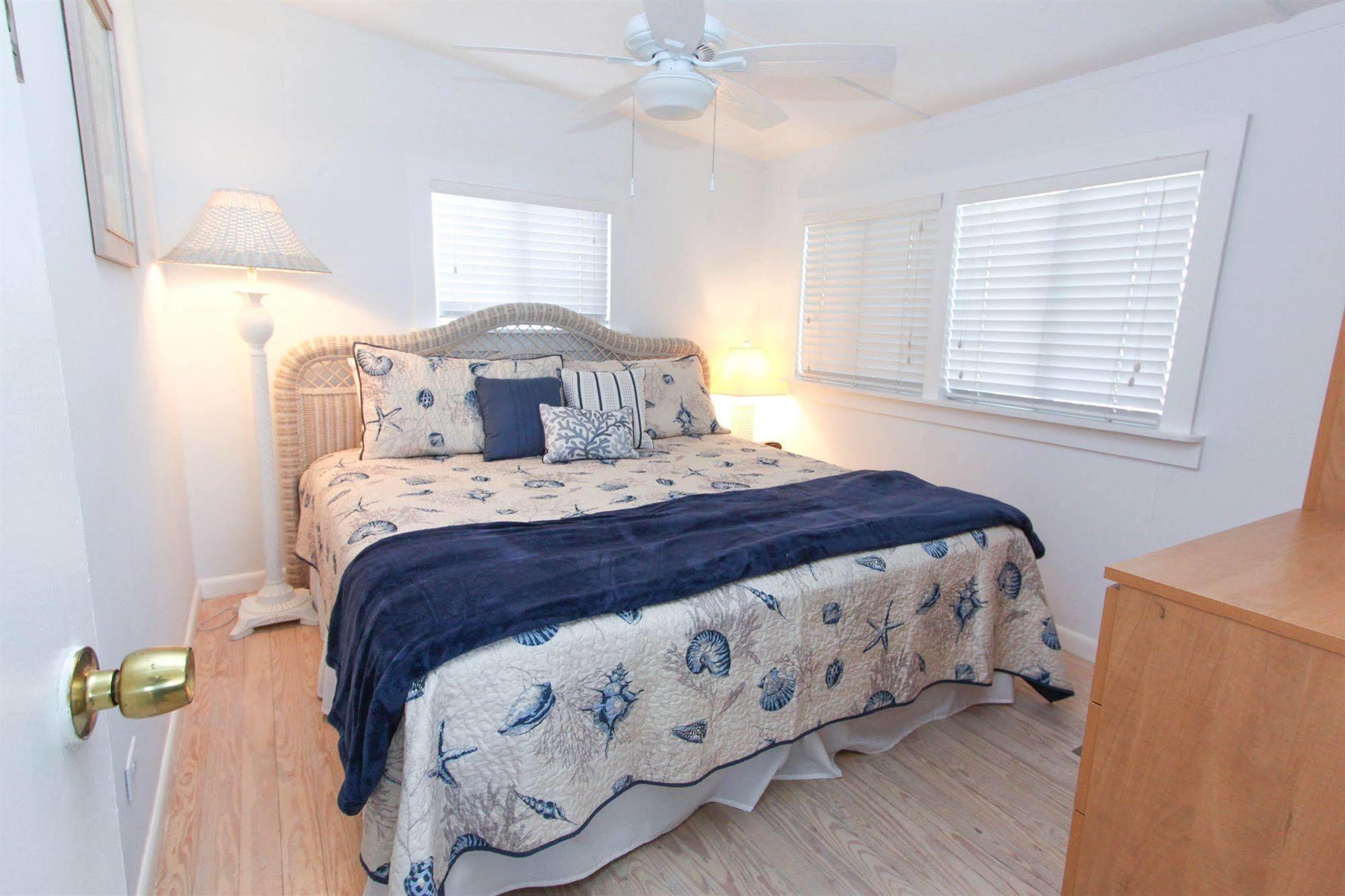 Gulf Breeze Cottages サニベル エクステリア 写真