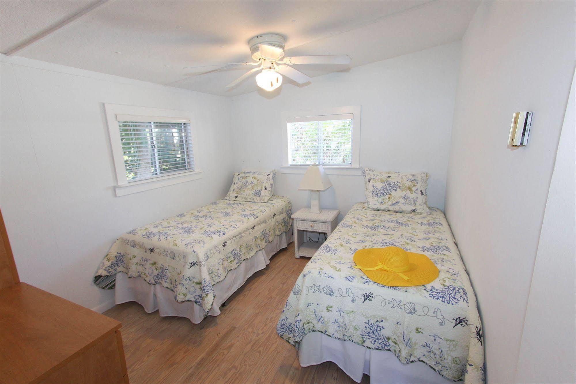 Gulf Breeze Cottages サニベル エクステリア 写真