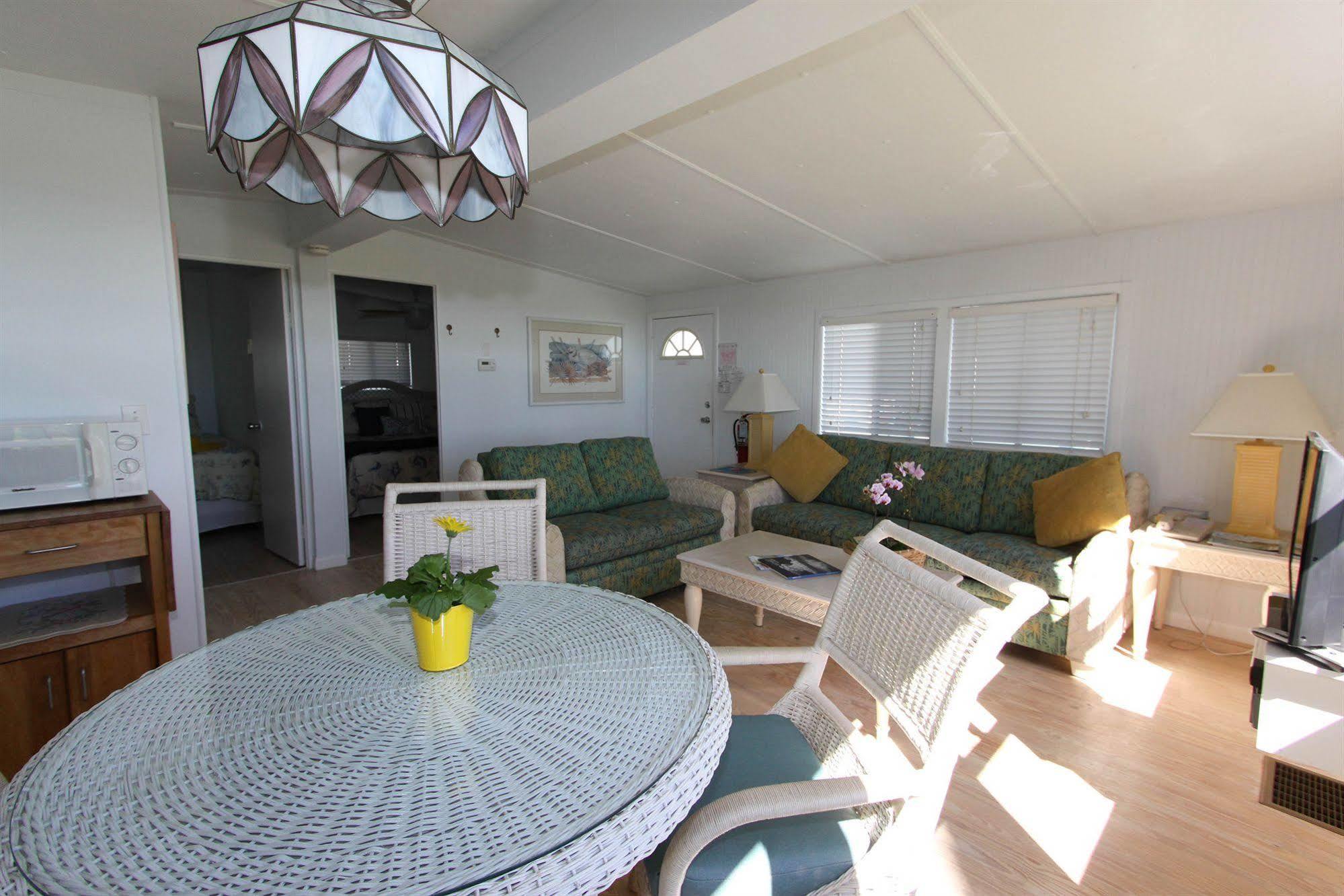 Gulf Breeze Cottages サニベル エクステリア 写真
