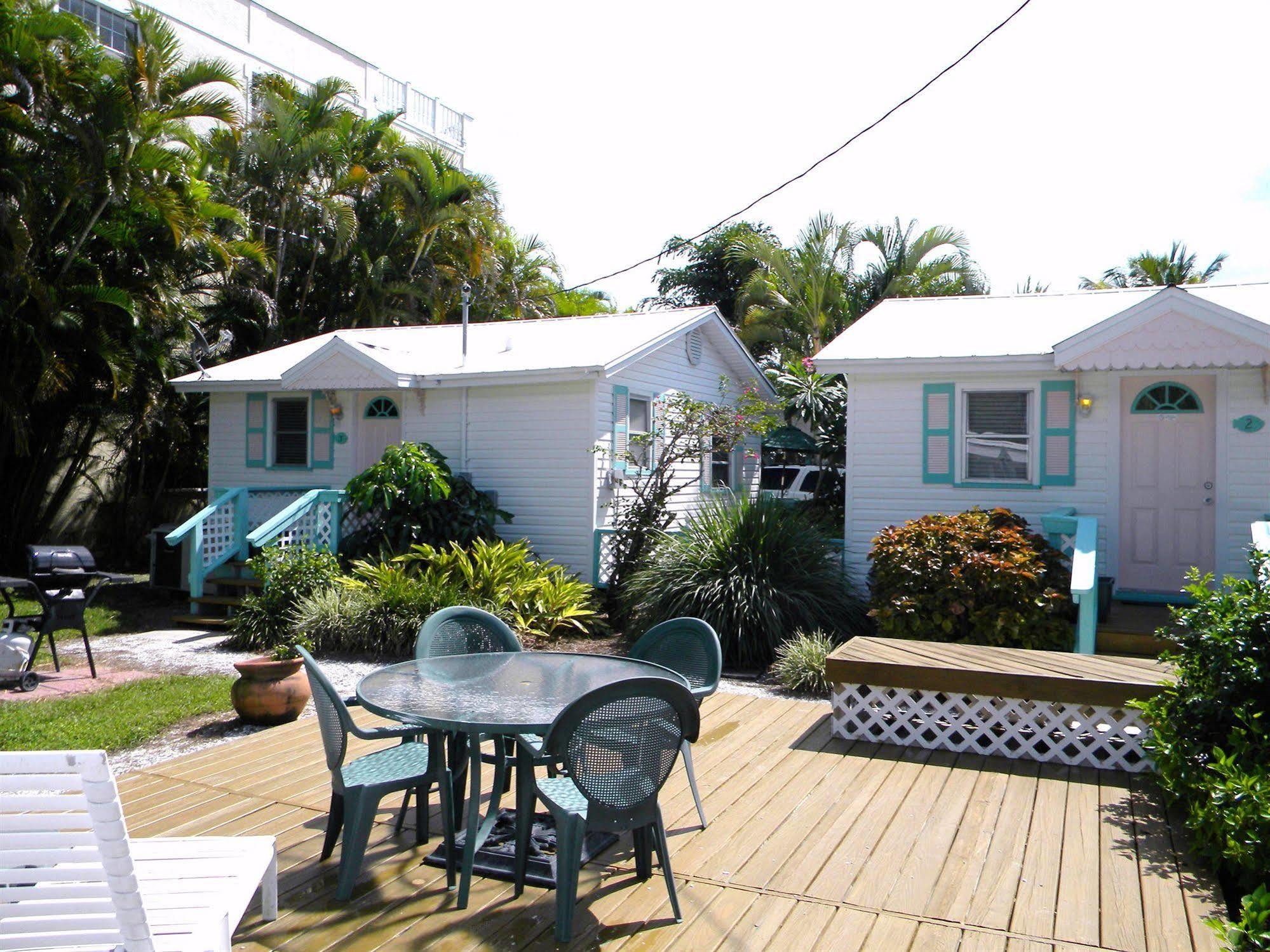 Gulf Breeze Cottages サニベル エクステリア 写真