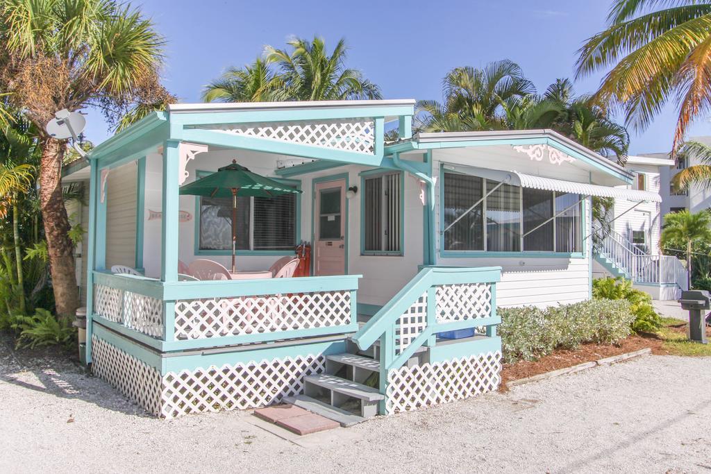 Gulf Breeze Cottages サニベル エクステリア 写真